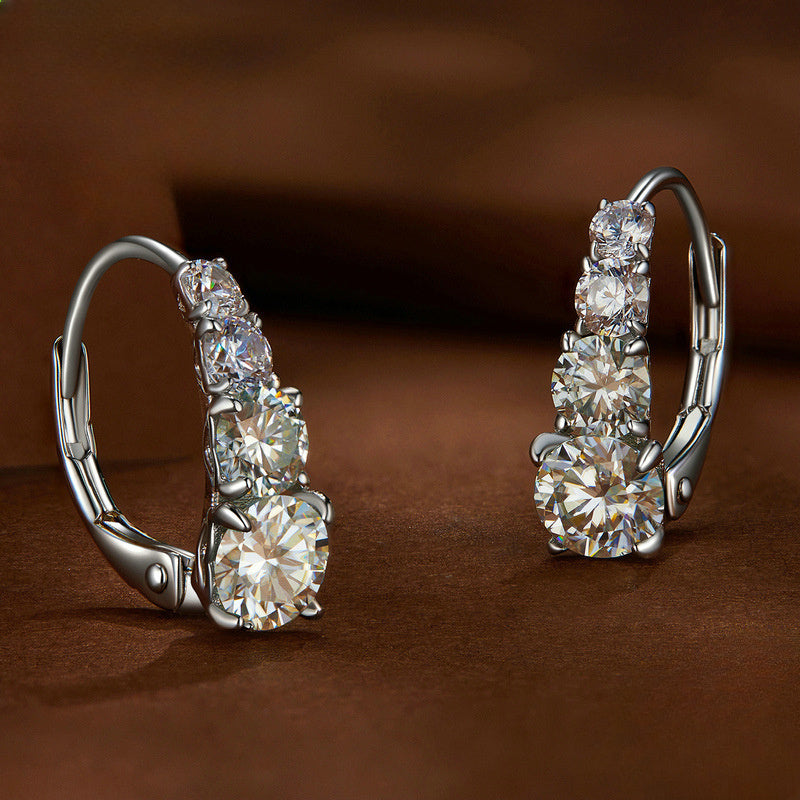 0.86ct LOVESSOM bilan Moissanite halqali taqinchoqlar, 925 sterling kumushdan tayyorlangan, har kuni kiyish va maxsus tadbirlar uchun ideal, sovg'a qutisi bilan birga keladi.