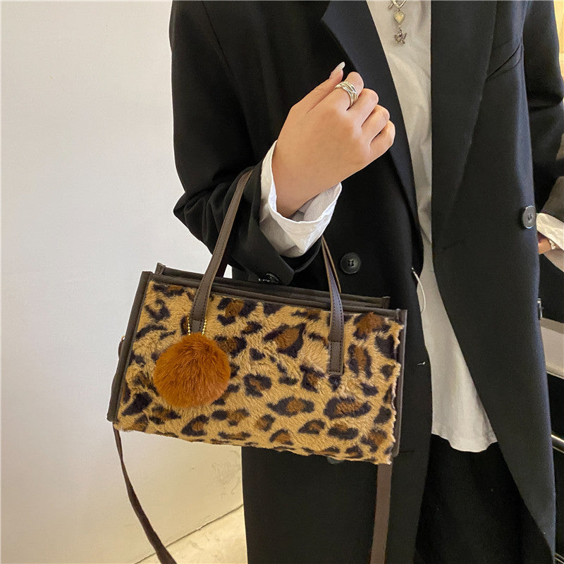 Leopard Print Tote Bag for Women Casual Shoulder Bag with Spacious Design