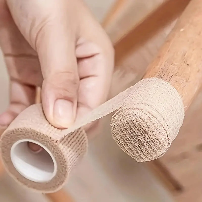 Набор из 4 классических защит для ножек стульев с самоклеящейся основой, противоскользящими и шумоподавляющими свойствами, с возможностью точечной чистки, материал покрытия не указан.