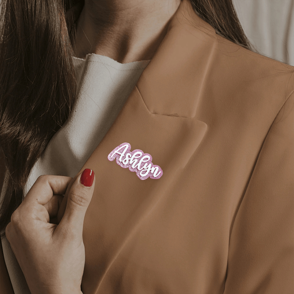 Ayollar uchun shaxsiylashtirilgan akrilik vintage nom badge brooch, kurtka uchun pin, onalik kuni, otalik kuni, sevgililar kuni uchun sovg'a