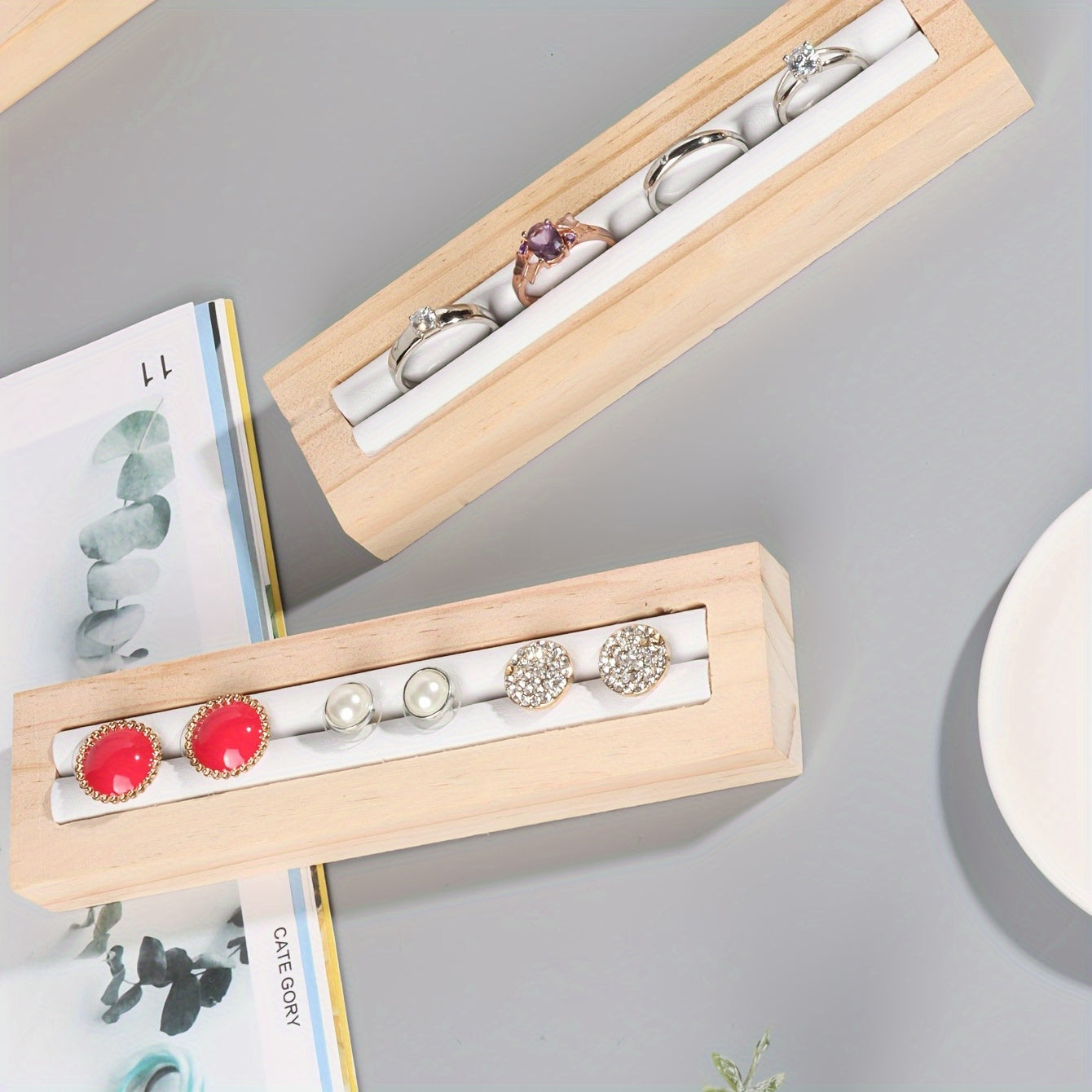 Деревянкая подставка для колец с держателем из PU-кожи для организации украшений