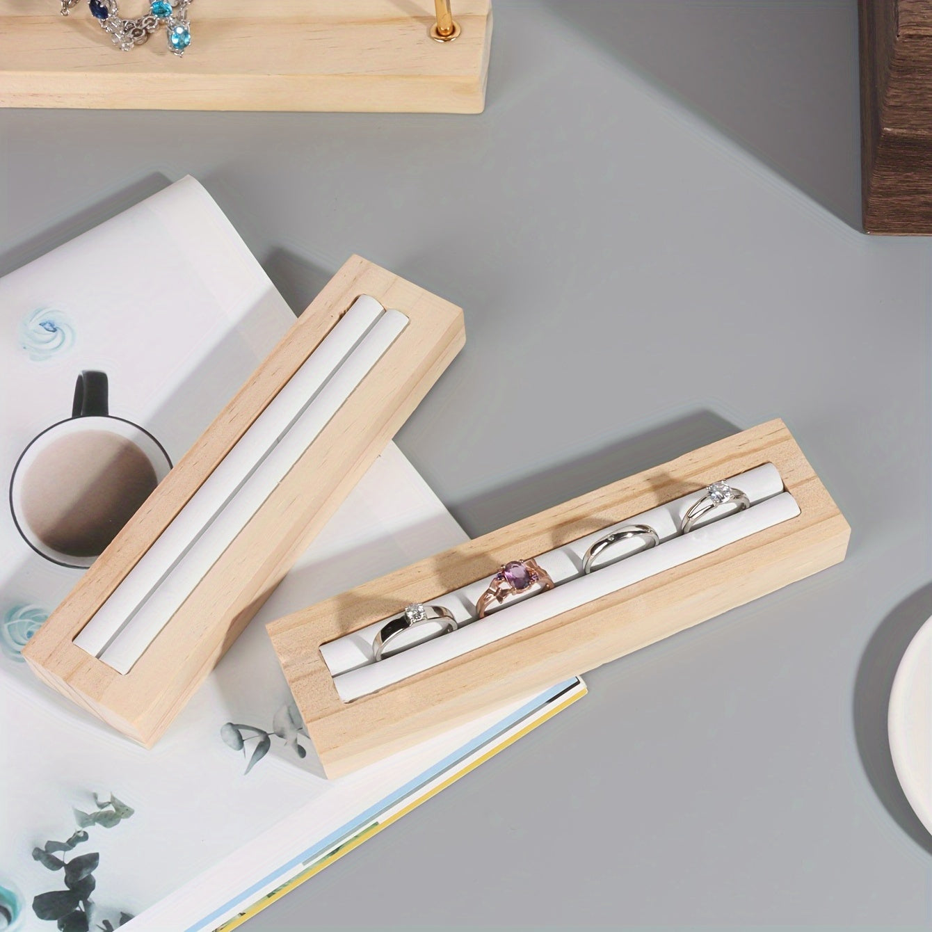 Деревянкая подставка для колец с держателем из PU-кожи для организации украшений