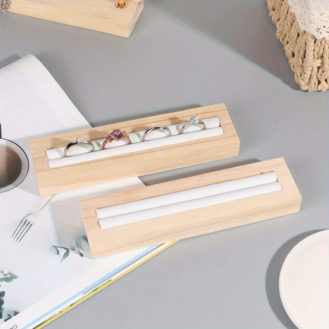 Деревянкая подставка для колец с держателем из PU-кожи для организации украшений