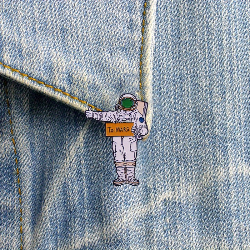 Enamel Pin Astronaut Design Alloy Space Themed Badge for Clothing or Backpacks