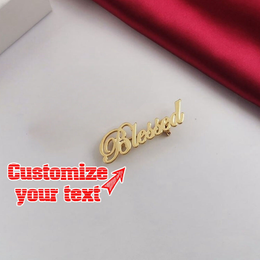 Shaxsiylashtirilgan Oltin Ism Broshkasi, Tug'ilgan kunlar, To'ylar va Maxsus Tadbirlar uchun Mukammal Sovg'a. U uchun Maxsus Lapel Pin, Sevishganlar Kuni, Onalar Kuni va Boshqalar uchun Ideal. (Shaxsiylashtirish faqat ingliz tilida mavjud)