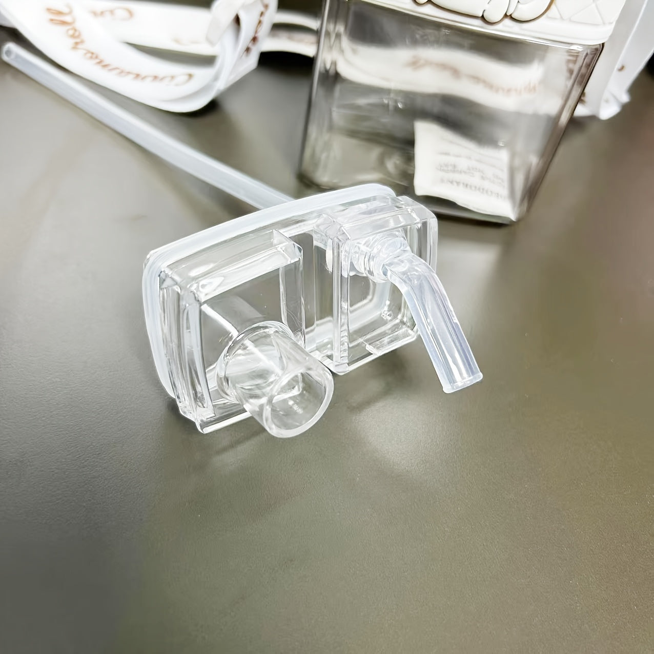 Leak-Proof 520ml Water Bottle with Double Straw Square Shape for Sports Camping Travel