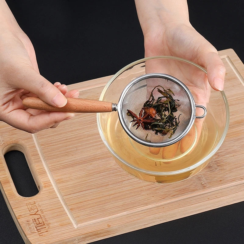Colador de cocina de acero inoxidable con mango de madera para escurrir alimentos y cocinar