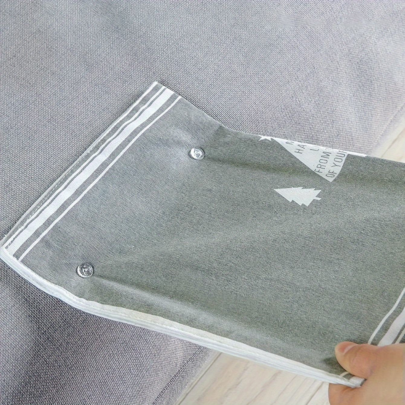 - Набор из 50 невидимых фиксирующих подушек для дивана: удерживайте свои простыни и текстиль для дома на месте с помощью противоскользящих винтов.
- Надежная фиксация для аккуратного и опрятного вида
- Легко использовать и скрывать от глаз