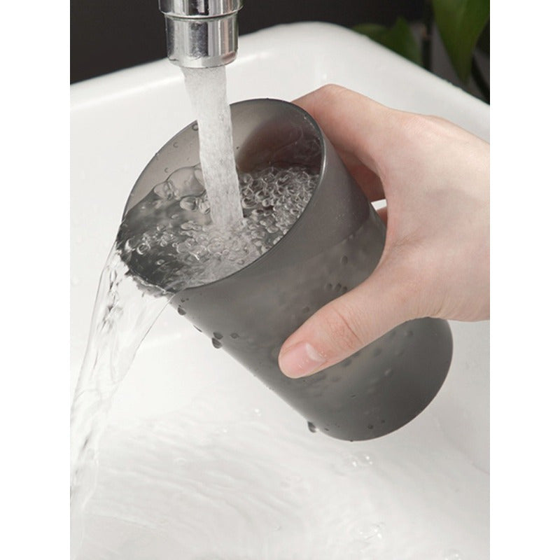 Juego de 4 vasos de plástico transparente para enjuague bucal con acabado mate y soporte para cepillo de dientes