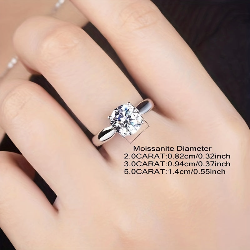 925 Sterling Silver Moissanite sozlanadigan uzuk 1, 2 yoki 3 karat tosh bilan. Oddiy, nafis dizayn va hashamatning bir oziga ega. 14-fevral, Onalar kuni yoki kundalik kiyim aksessuari sifatida mukammal. Ta'til, partiyalar, to'ylar yoki uchun ideal.