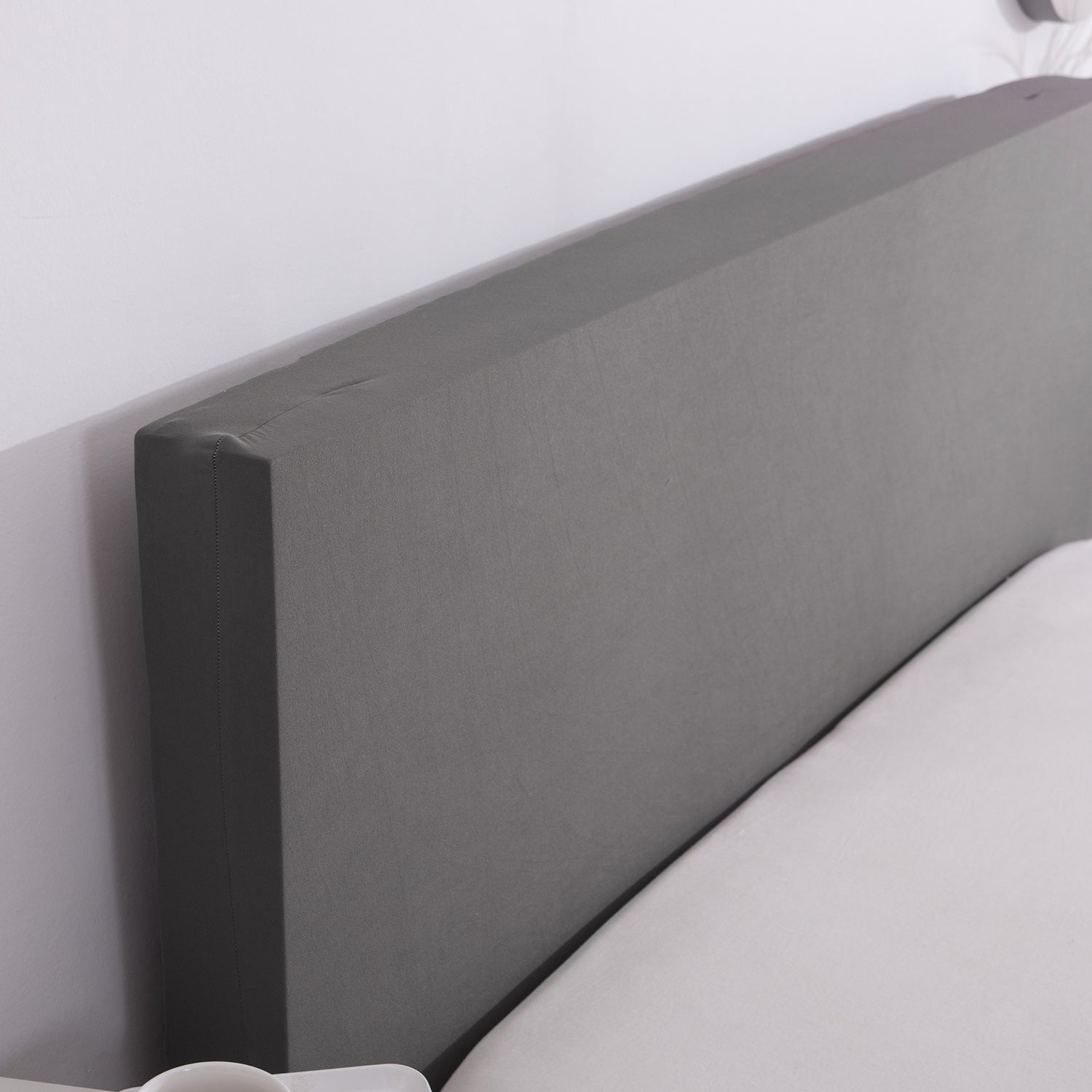 To'siqdan himoyalangan, qulay bosh qopqog'i, yotoqxona bezatishiga mos keladi va o'rnatish va parvarish qilish oson.