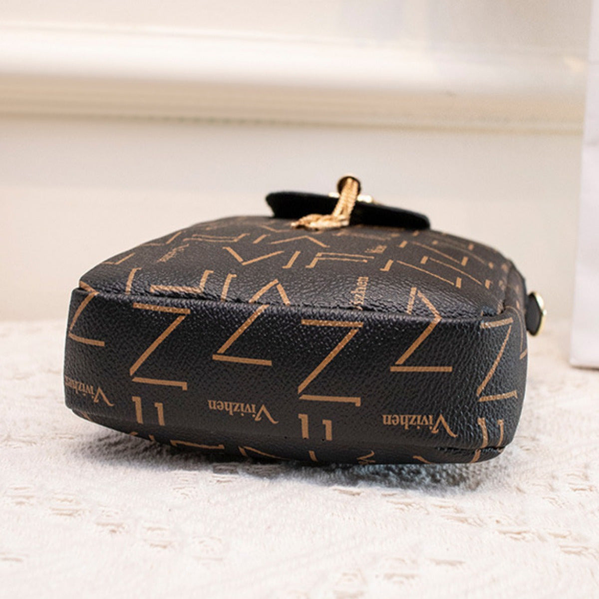 Casual Shoulder Bag for Women with Mobile Phone Pocket for Travel and Beach