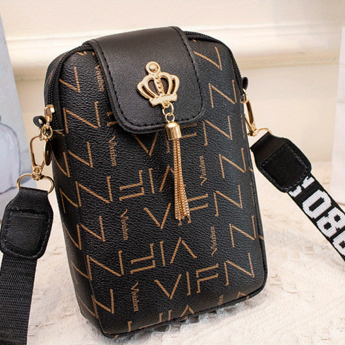 Casual Shoulder Bag for Women with Mobile Phone Pocket for Travel and Beach