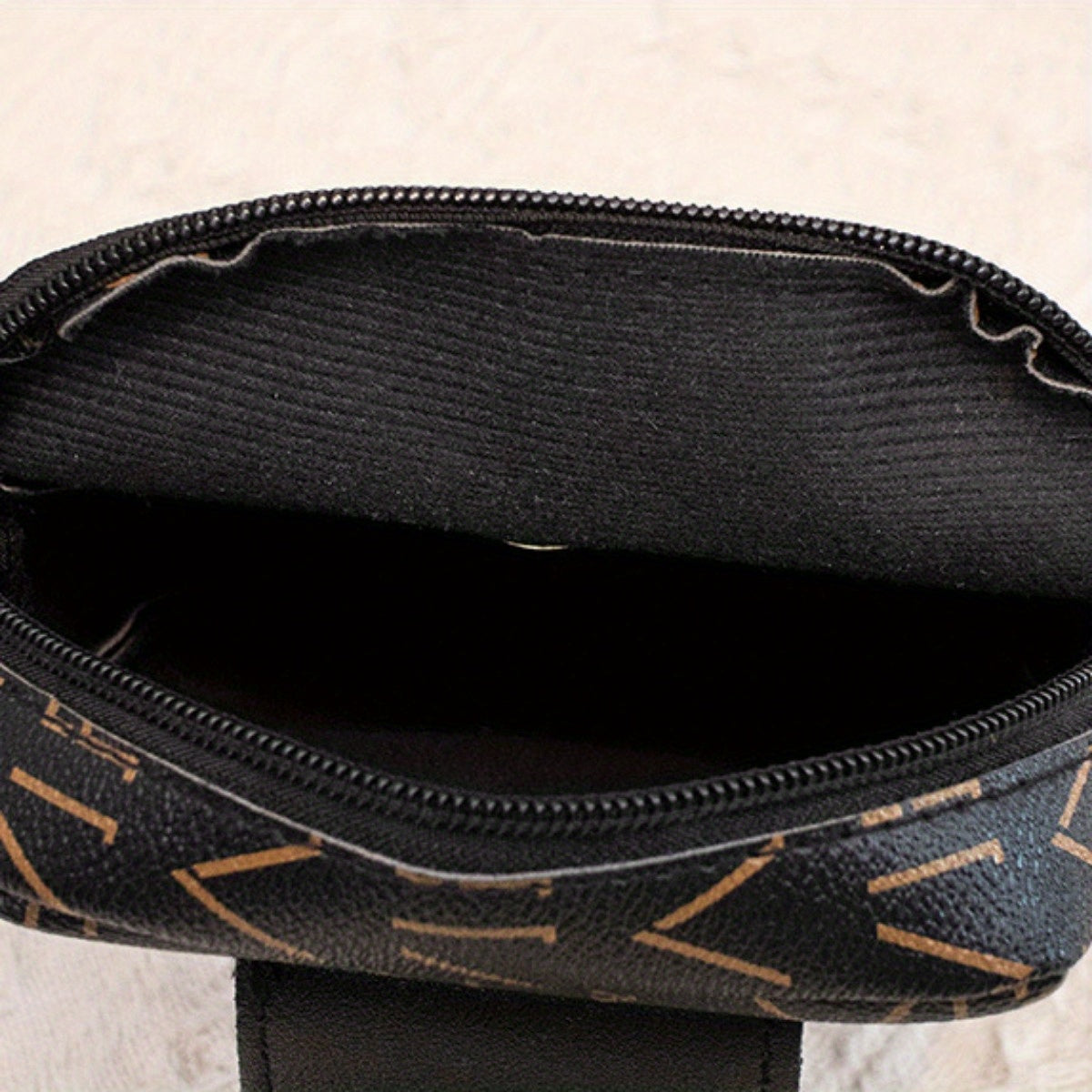 Casual Shoulder Bag for Women with Mobile Phone Pocket for Travel and Beach