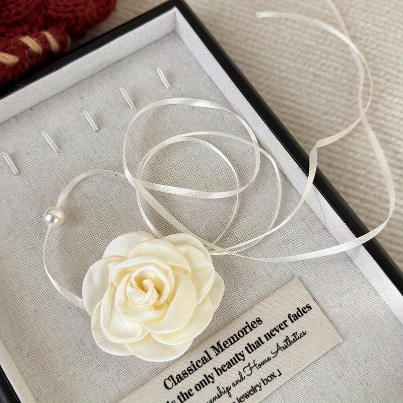 Collar de rosas vintage y perlas falsas para mujer