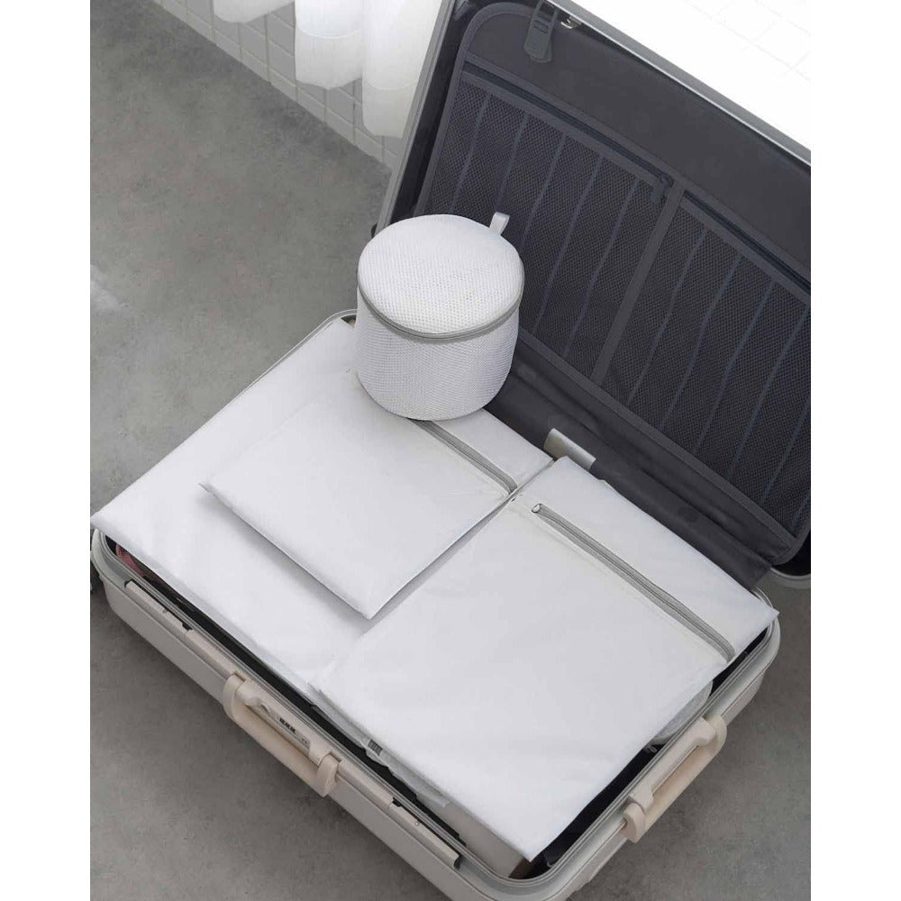 Juego de tres bolsas de malla para ropa delicada con cierre de cremallera