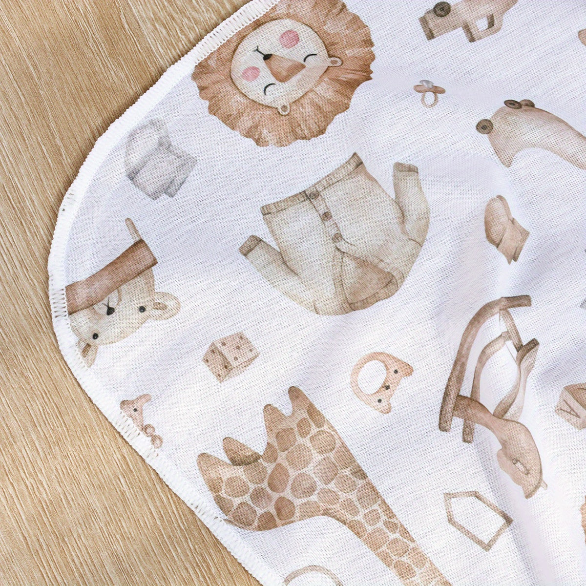 Мягкое и уютное одеяло с милым принтом сафари животных, идеально подходит для дома и путешествий. 1 штука.