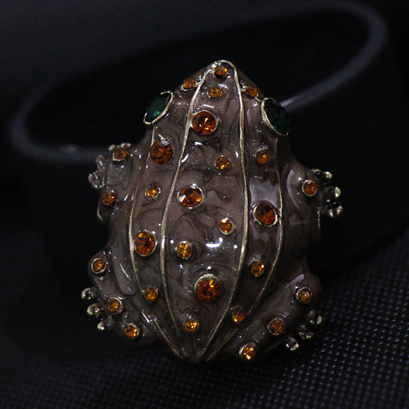 Vintage Frog Brooches for Women with Multicolored Rhinestones and Cute Style