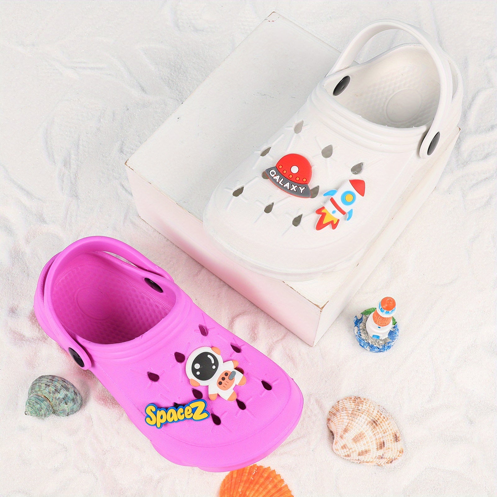 Детские сланцы с мультяшными украшениями, дышащие нескользящие обувь для дома и улицы