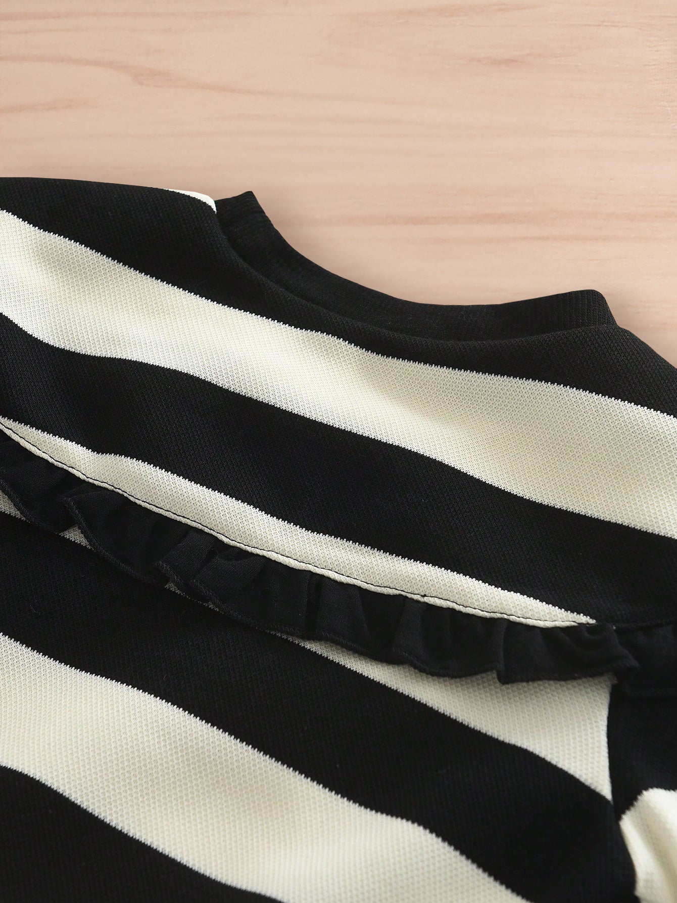 Детский комплект: свитер и брюки с сердечным узором для весенне-осенней одежды на улицу