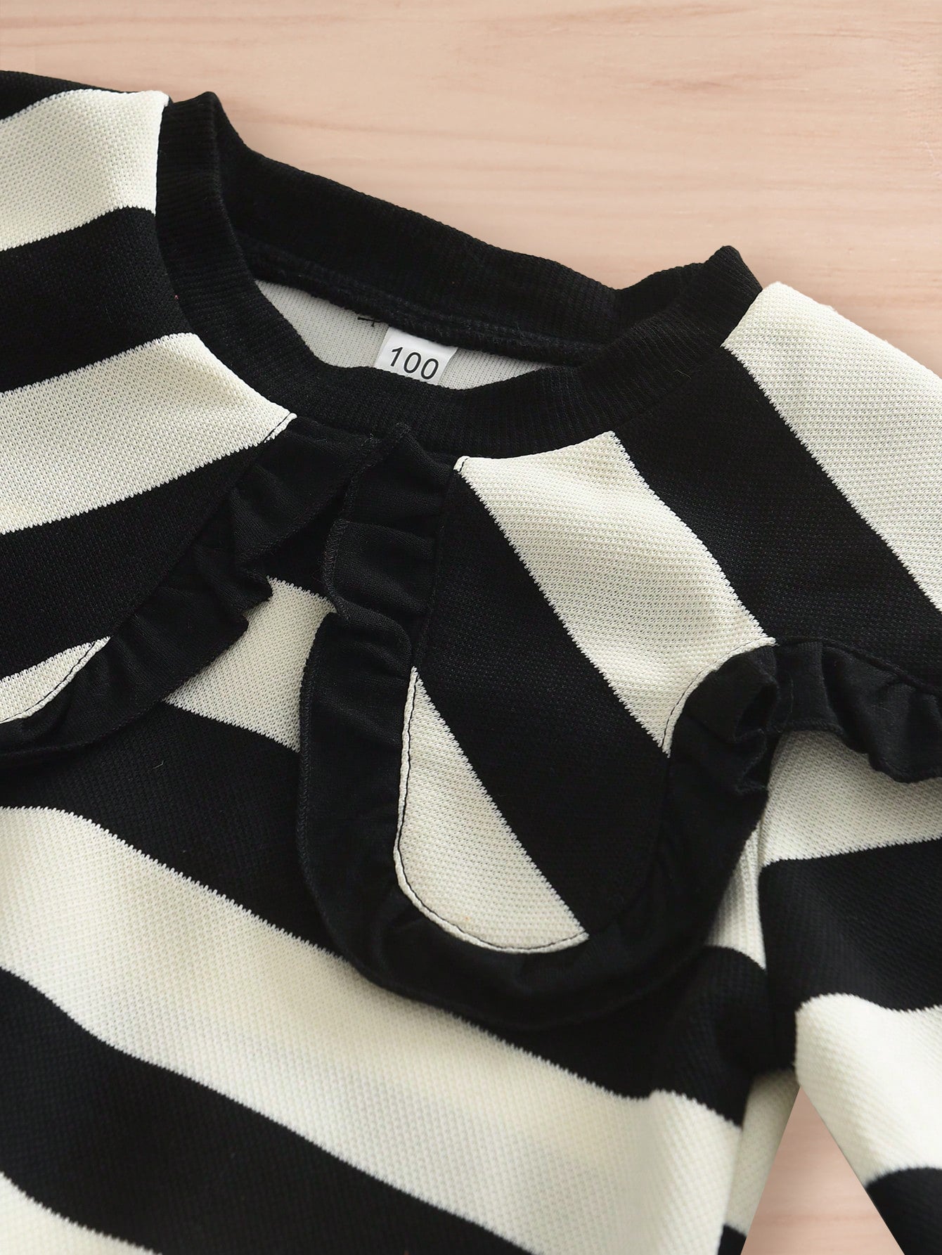 Детский комплект: свитер и брюки с сердечным узором для весенне-осенней одежды на улицу