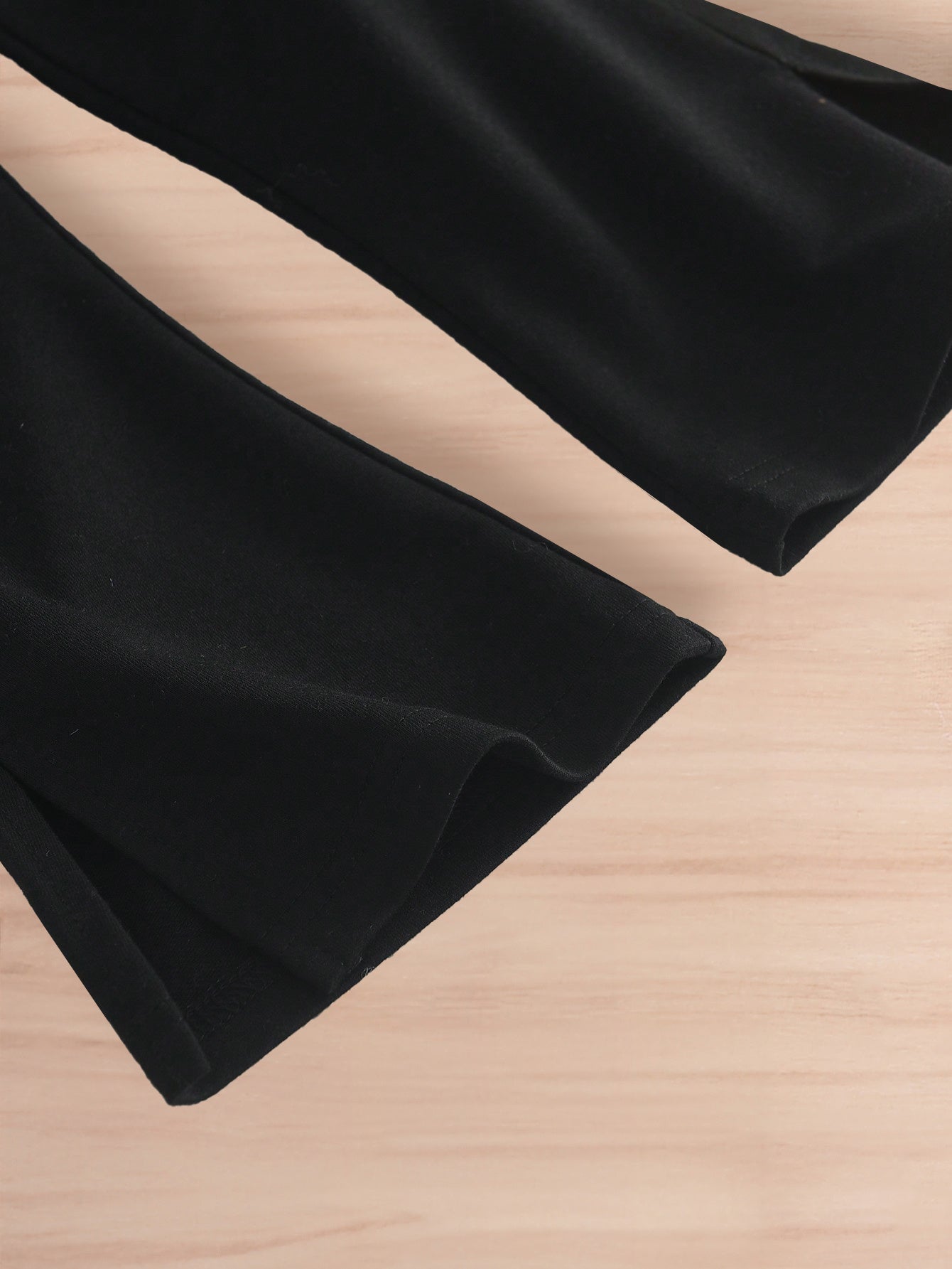 Детский комплект: свитер и брюки с сердечным узором для весенне-осенней одежды на улицу