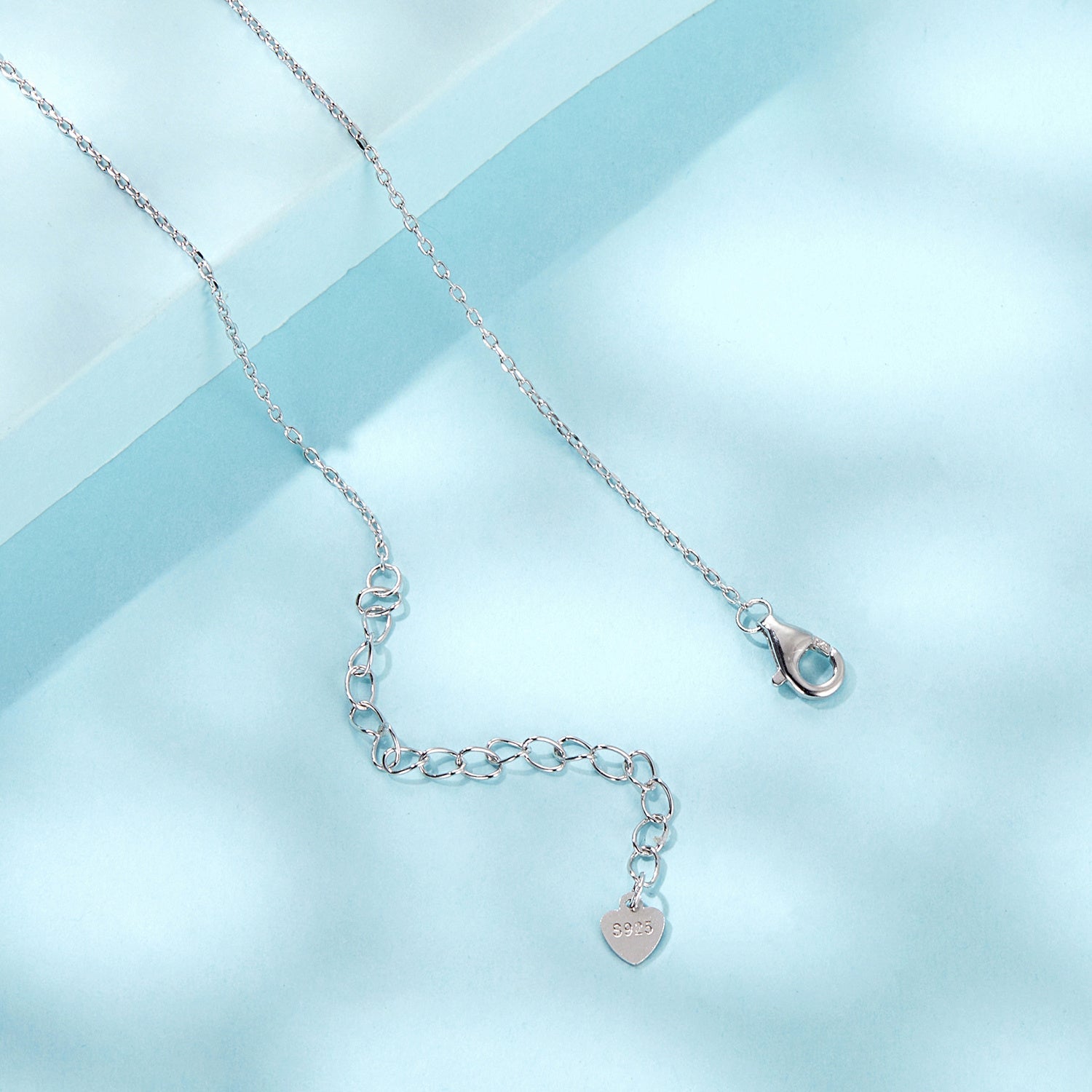 Ayollar uchun zamonaviy sevgi kalitini pandantli taqinchoq - 925 sterling kumushdan tayyorlangan, porloq kubik zirkoniya bilan, har kuni kiyish va sovg'a berish uchun ideal