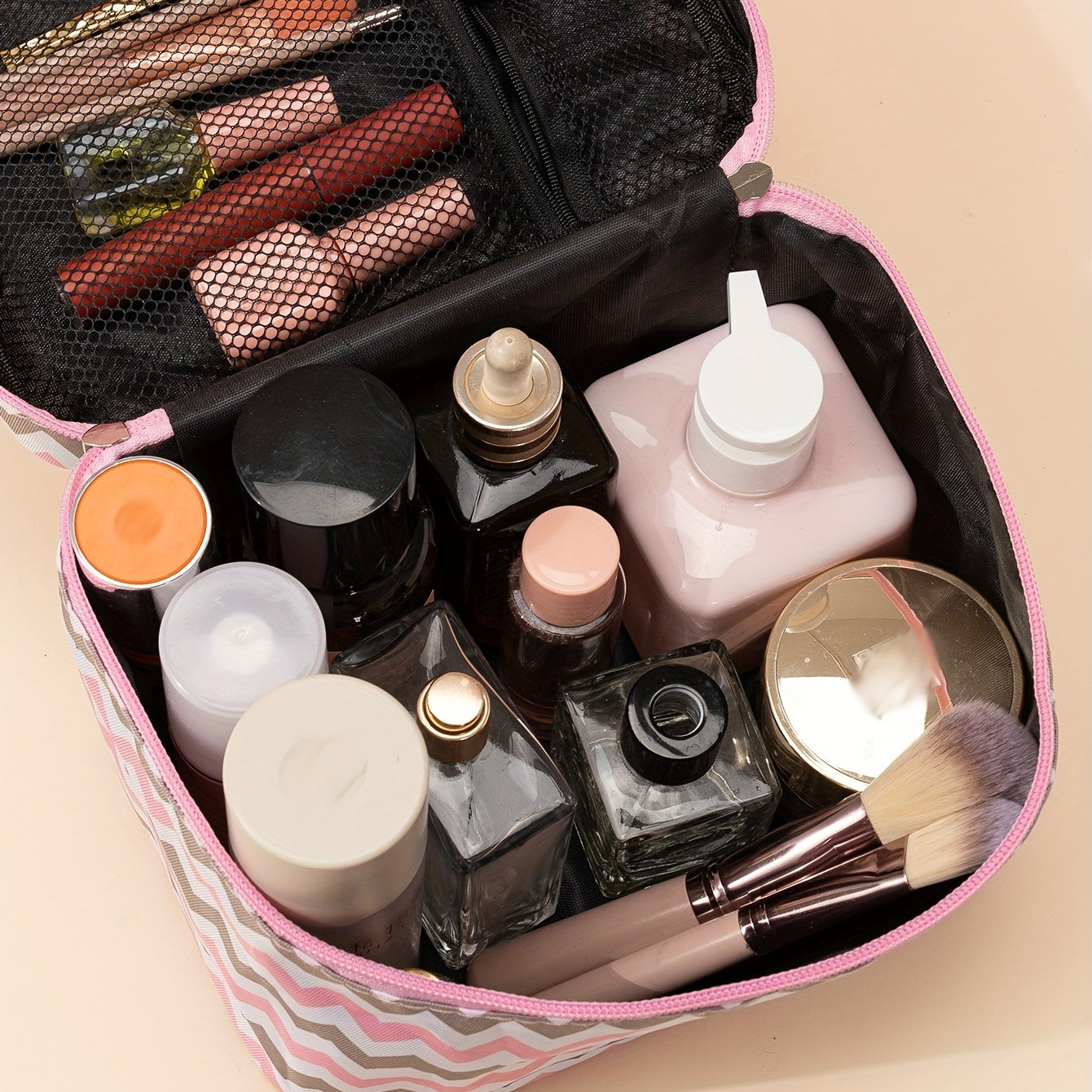 Travel Makeup Bag with Ample Storage and Zipper Closure for On-the-Go Organization