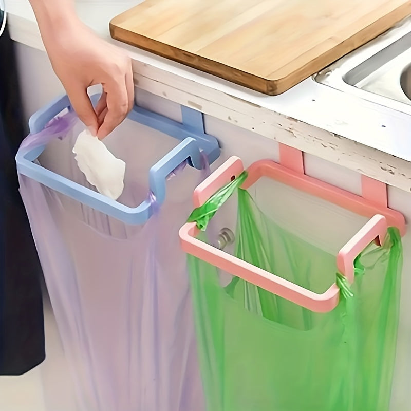 Cubo de basura sobre el armario con soporte para bolsas para organización de cocina y baño
