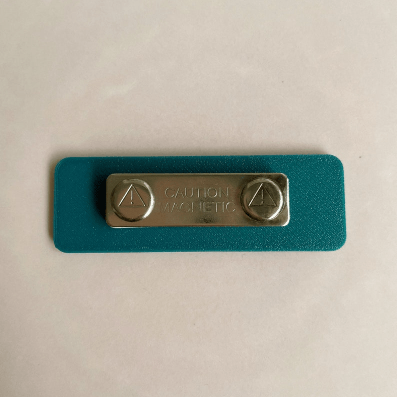 Hamshira, o'qituvchi, akushera uchun magnit orqa bilan shaxsiylashtirilgan nom belgilari