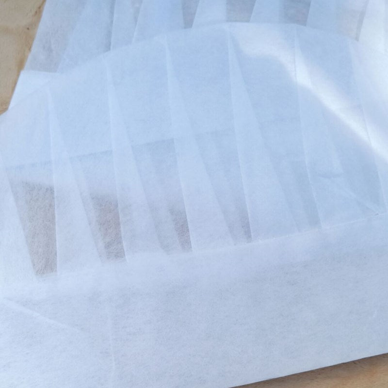 Bir martalik to'qilmagan qog'oz oshpaz shlyapkalari 5 yoki 10 ta paket nafas oladigan yuqori poyafzal oshxona bosh kiyimlari