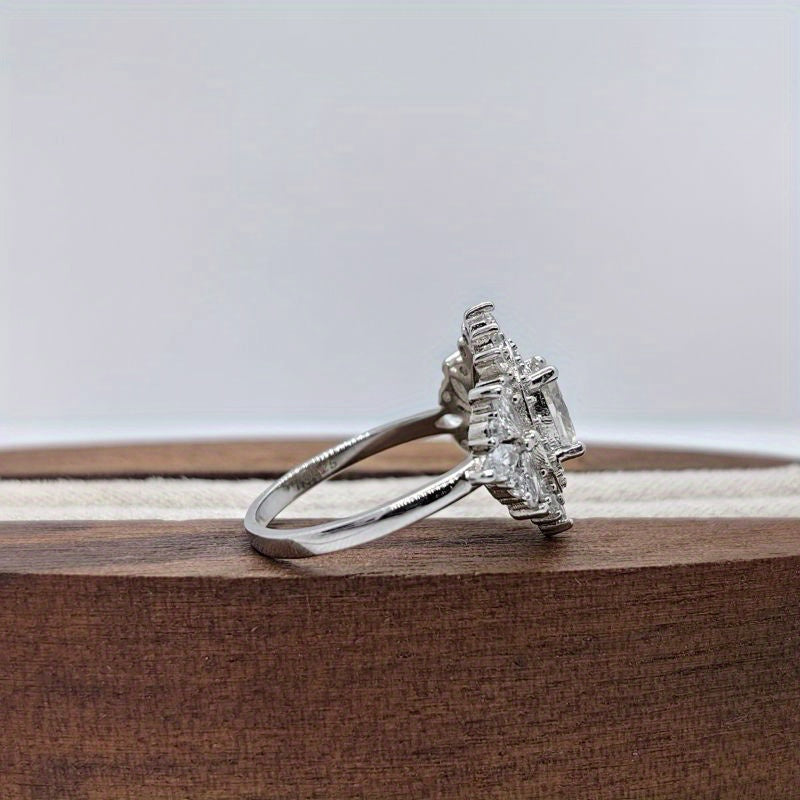 Ayollar uchun 1CT Oval Sun'iy Moissanite bilan 18K Oltin bilan qoplangan S925 Kumush uzuk