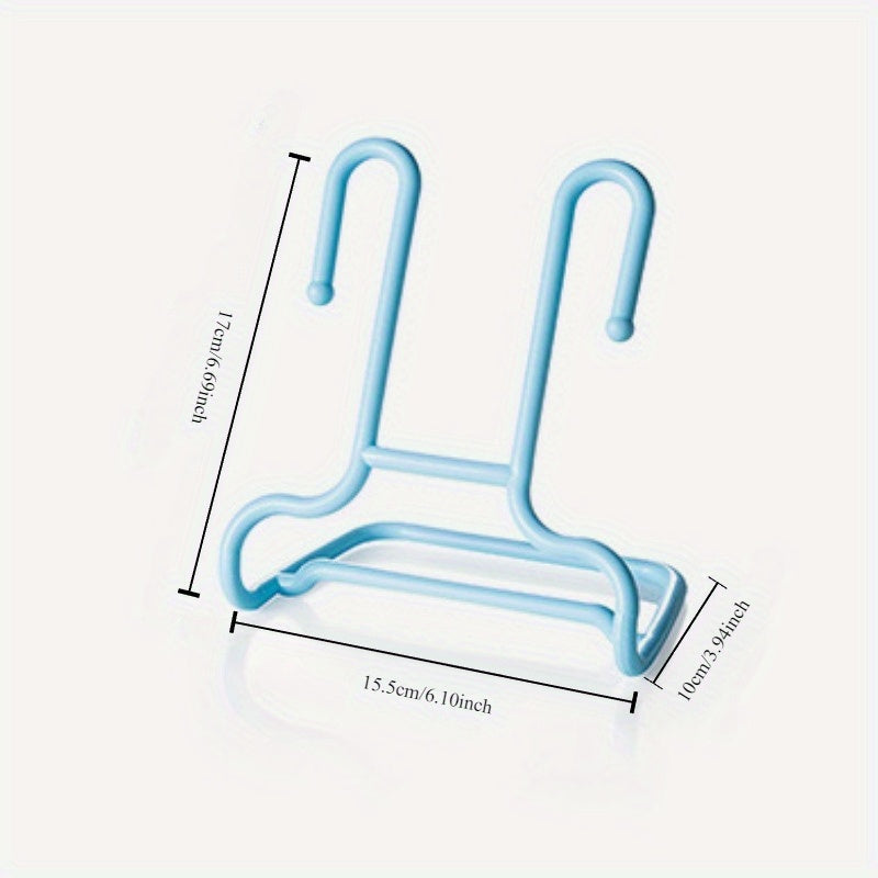 Juego de cuatro estantes de plástico para zapatos montados en la pared para almacenamiento y secado de niños