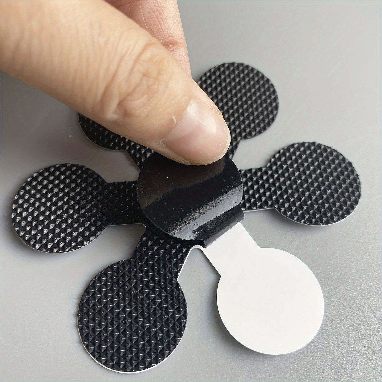 Нескользящие наклейки для ванны в форме цветка - набор из 10 самоклеящихся наклеек для душа, пола в ванной и лестниц. Легко наносятся, высыхают на веревке и изготовлены из прочного материала.