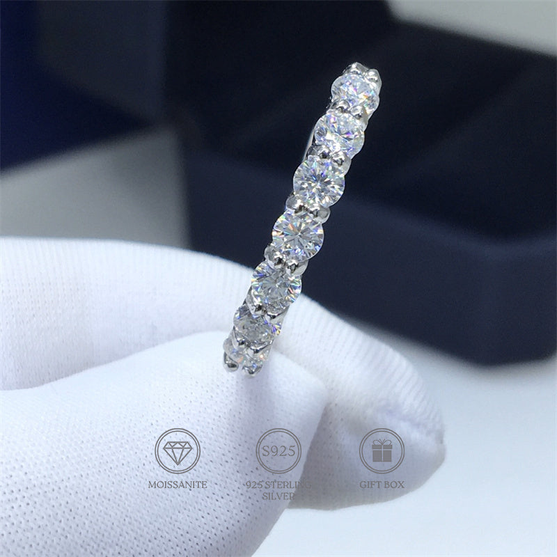 Zarif 0.7 karat Moissanite to'y uzugi, 7 toshli porloq dizaynda tayyorlangan, 925 sterling kumushdan - U uchun ajoyib va'da uzugi, Elegant qutida taqdim etilgan, ideal 14 fevral sovg'asi.