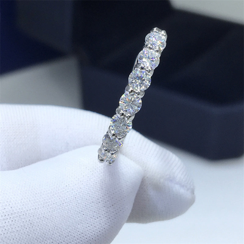 Zarif 0.7 karat Moissanite to'y uzugi, 7 toshli porloq dizaynda tayyorlangan, 925 sterling kumushdan - U uchun ajoyib va'da uzugi, Elegant qutida taqdim etilgan, ideal 14 fevral sovg'asi.