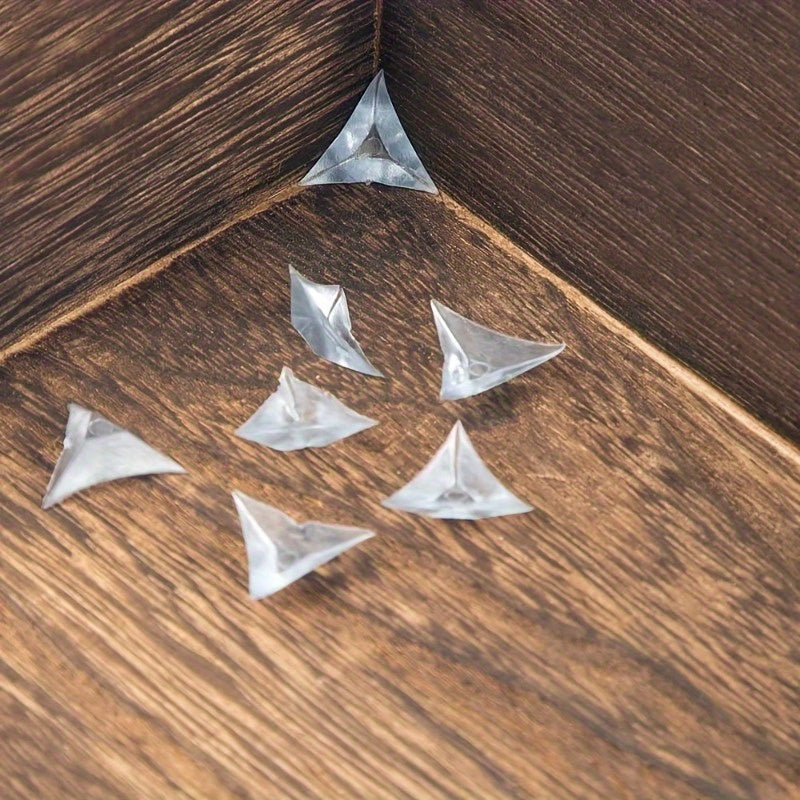 100 ta zamonaviy shaffof plastik uchburchakli zinapoyalar uchun changdan himoya qiluvchi vositalar to'plami, erga oson o'rnatiladi, tortmalar va mebellarning burchaklarini himoya qilish uchun xavfsiz qulflash mexanizmi, elektr manbaini talab qilmaydi.