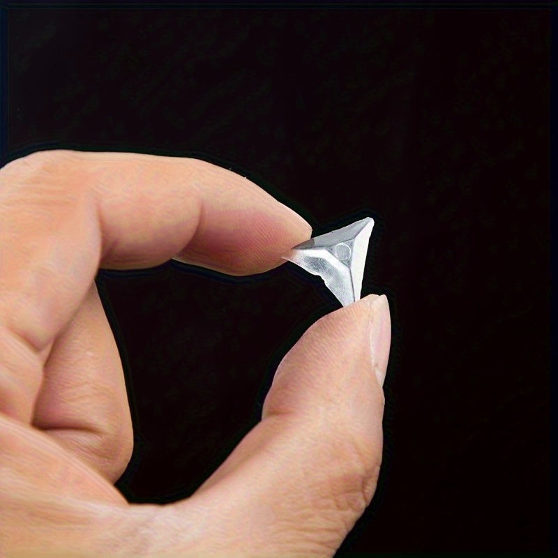 100 ta zamonaviy shaffof plastik uchburchakli zinapoyalar uchun changdan himoya qiluvchi vositalar to'plami, erga oson o'rnatiladi, tortmalar va mebellarning burchaklarini himoya qilish uchun xavfsiz qulflash mexanizmi, elektr manbaini talab qilmaydi.