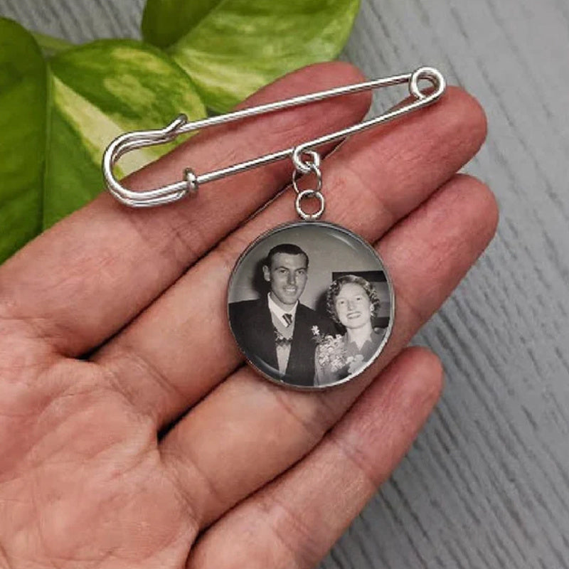Personalized Metal Lapel Pin with Photo and Text Round Brooch for Weddings and Gifts