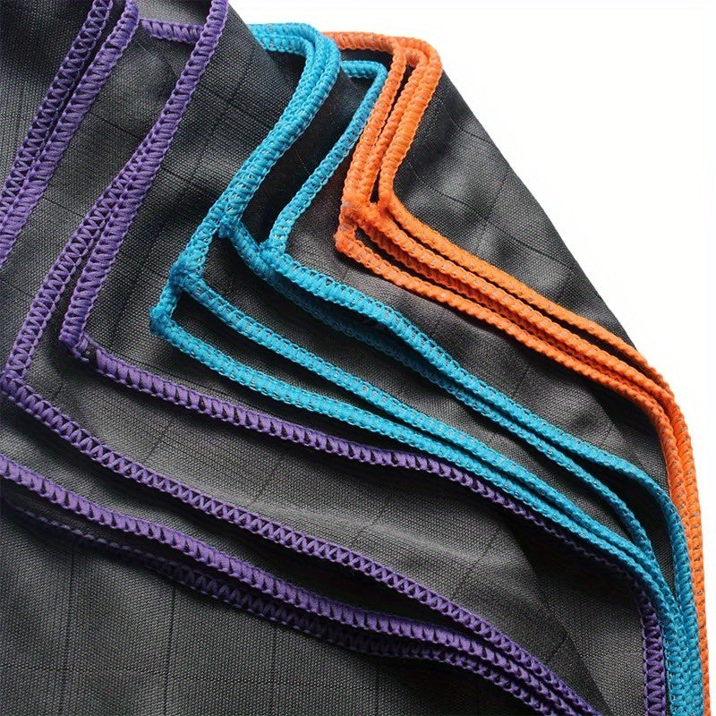 Ультраабсорбирующая микрофибровая кухонная тряпка обеспечивает чистоту без разводов для стекол на кухне, в ванной и в автомобиле. Она устойчива к выцветанию и имеет современный стиль.