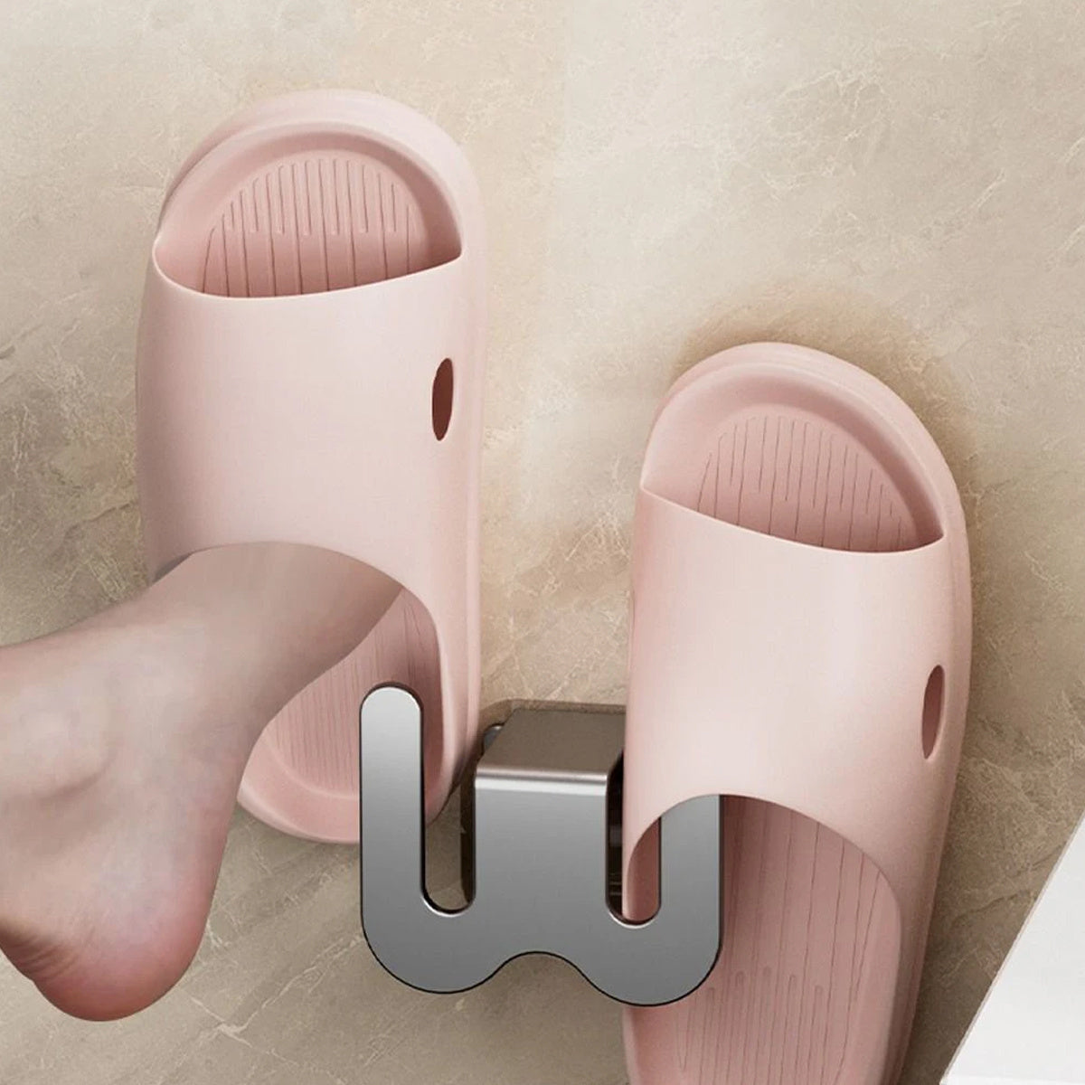 Держатель для тапочек для ванной с настенной полкой для обуви и металлическим подвесным органайзером - Установка без сверления, крючок для слива воды для хранения - Идеально подходит для использования в ванной, индивидуальная упаковка