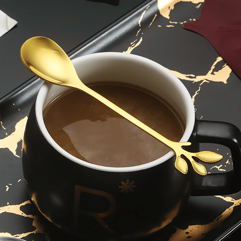 20 ta zanglamaydigan po'latdan yasalgan mini vilkalar va qoshiqchalardan iborat to'plam, oltin barg dizayni bilan