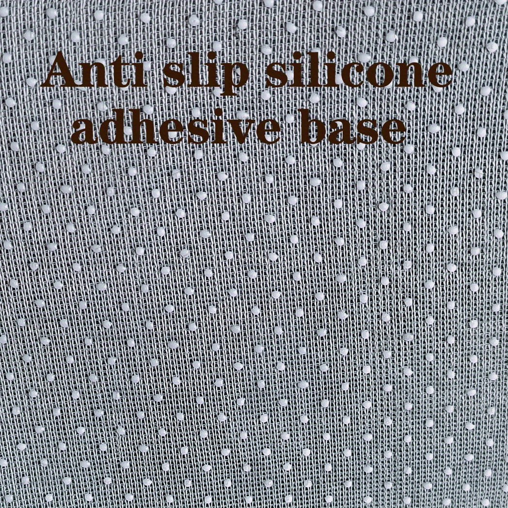 Afrika ilhomlangan ayol dizayni bilan turli joylarda foydalanish uchun mo'ljallangan, sirpanmaydigan va yuvilishi mumkin bo'lgan kutib olish matosi, bir nechta o'lchamlarda mavjud.