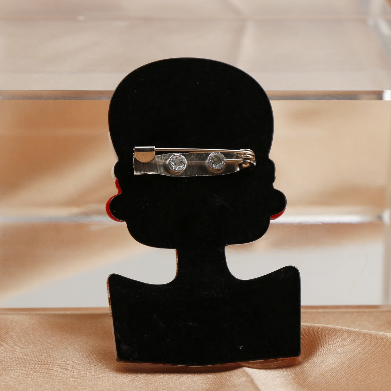 Красная акриловая брошь в форме животного - уникальное модное заявление с классическим дизайном, подходящим как для мужчин, так и для женщин, идеально подходит для формальных или повседневных нарядов.