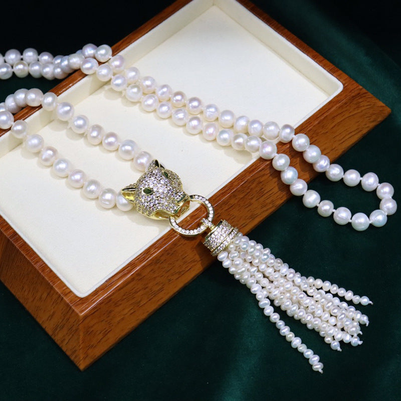 Freshwater Pearl Necklace with Leopard Clasp Elegant Timeless Jewelry for Parties and Autumn