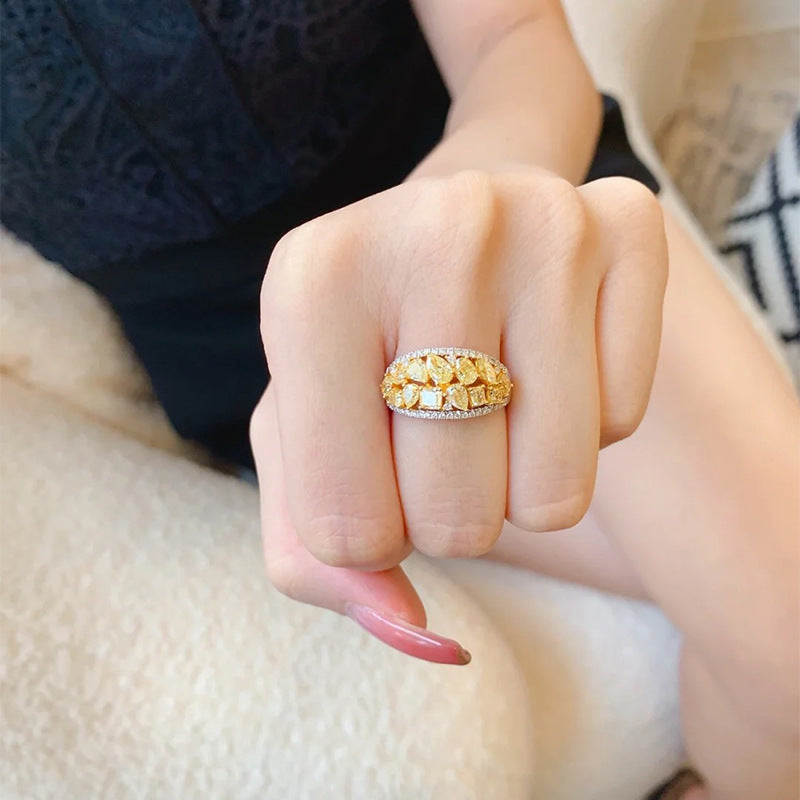 Сногсшибательное праздничное кольцо из 925-й стерлинговой серебра с желтыми бриллиантами и белым цирконием - идеально для праздничных мероприятий и торжеств - поставляется в подарочной коробке