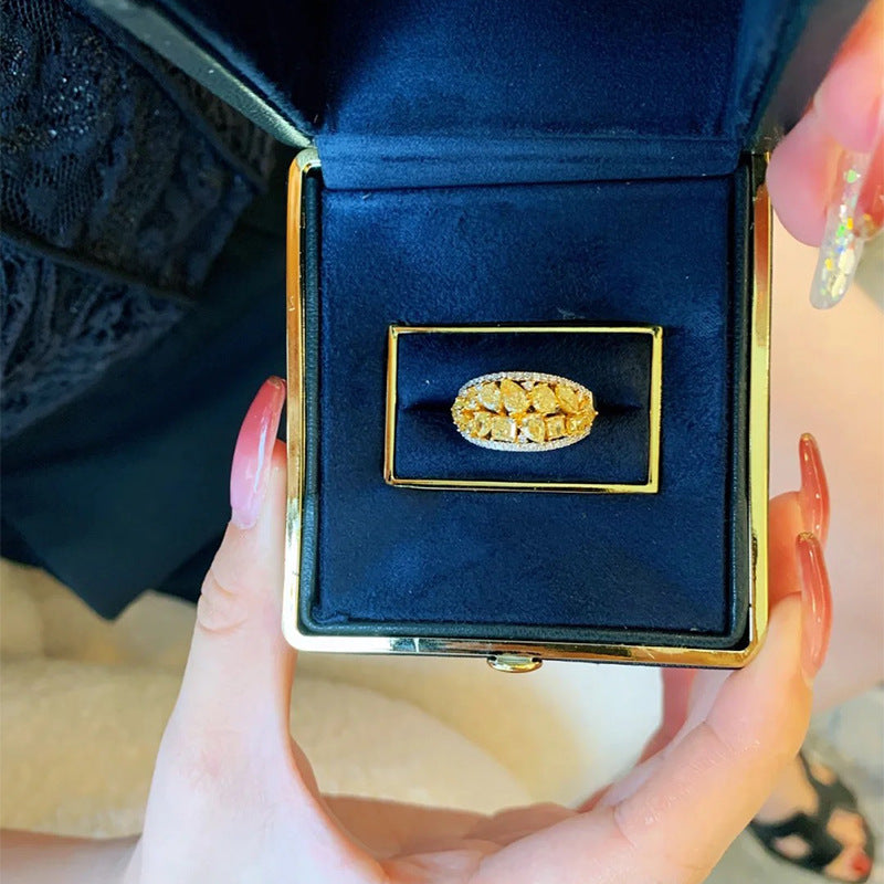 Сногсшибательное праздничное кольцо из 925-й стерлинговой серебра с желтыми бриллиантами и белым цирконием - идеально для праздничных мероприятий и торжеств - поставляется в подарочной коробке