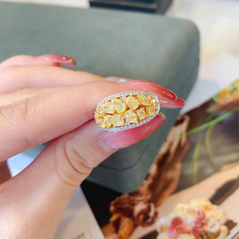 Сногсшибательное праздничное кольцо из 925-й стерлинговой серебра с желтыми бриллиантами и белым цирконием - идеально для праздничных мероприятий и торжеств - поставляется в подарочной коробке