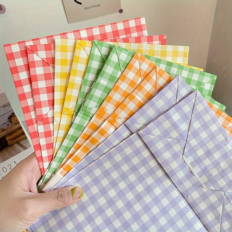 50pcs Kraft Gift Pouches Tartan Checkered Design Jumbo Size 23x15x8cm for Retail Events