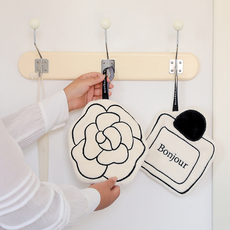 Oq, zamonaviy osma sochiq oshxona va hammom uchun, ikki qatlamli singdiruvchi mato bilan.